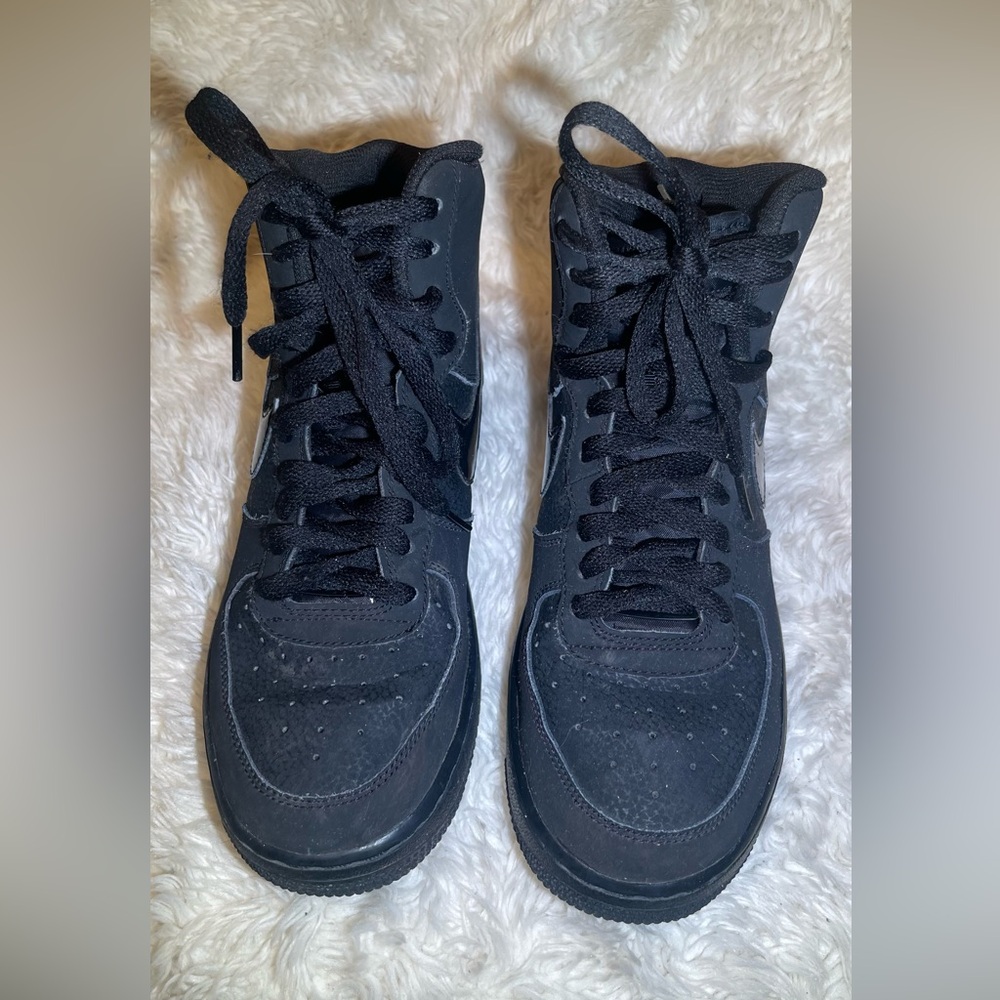 Nike Black High-Top youth sneakers size 7Y